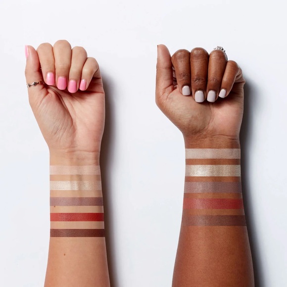 Laritzy Cosmetics Artistry Eyeshadow Palette in Allure - Picture 2 of 5